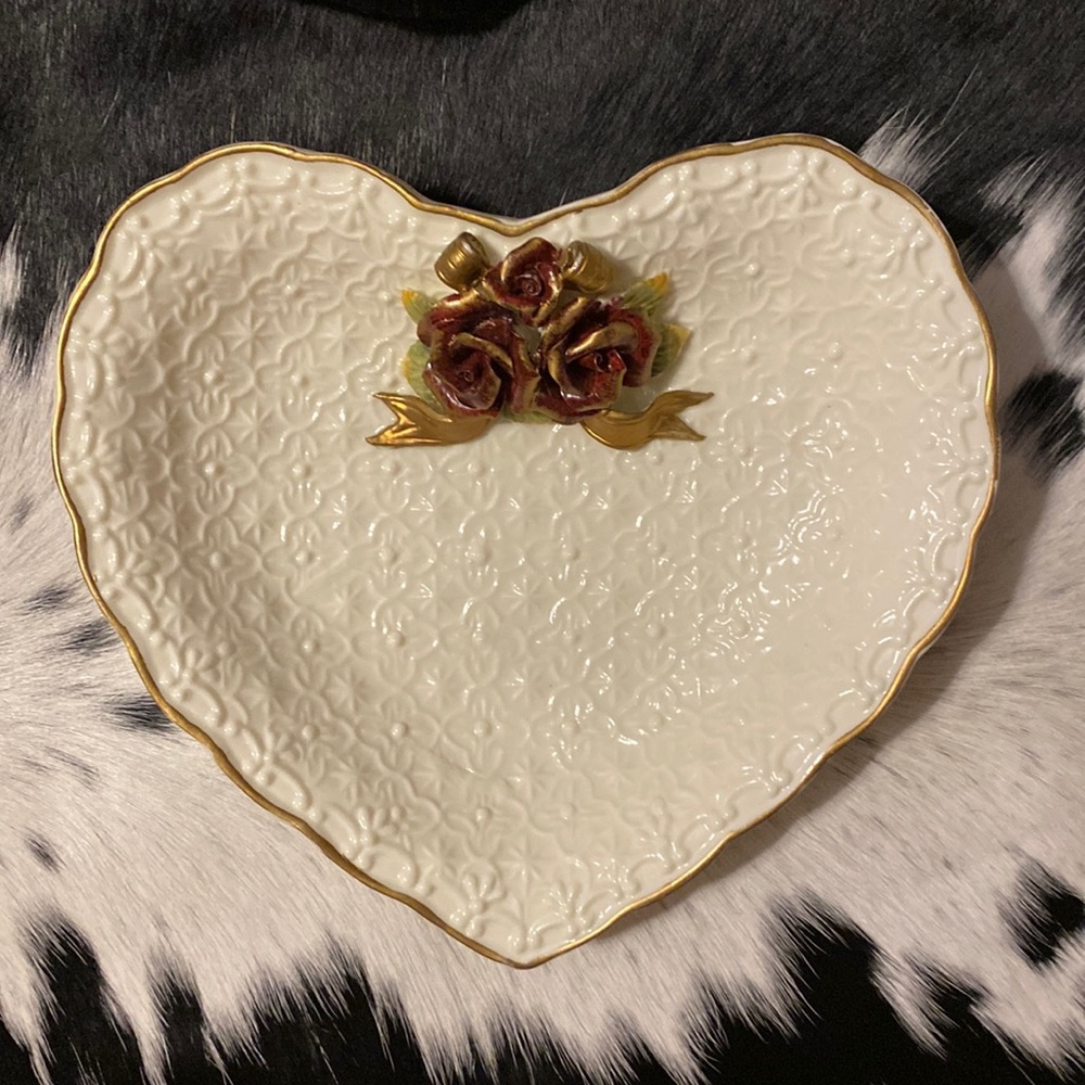 Vintage Diamond Collection Heart Plate by World Bazaars, Inc.